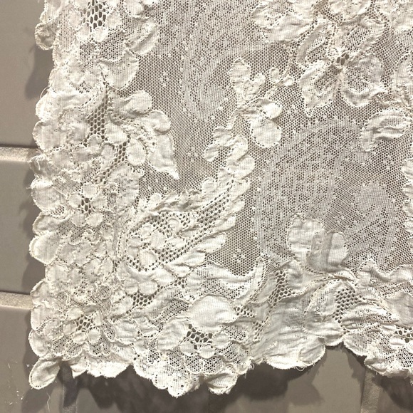 Vintage Crocheted Lace Dresser Table Cream Paisley Floral Runner Home Decor !! - Picture 3 of 8